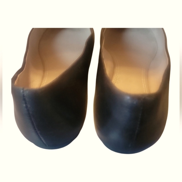 Tory Burch Chelsea Cap-Toe Leather Black Ballet Flats with Brass TB Logo Sz 6 - Picture 4 of 8